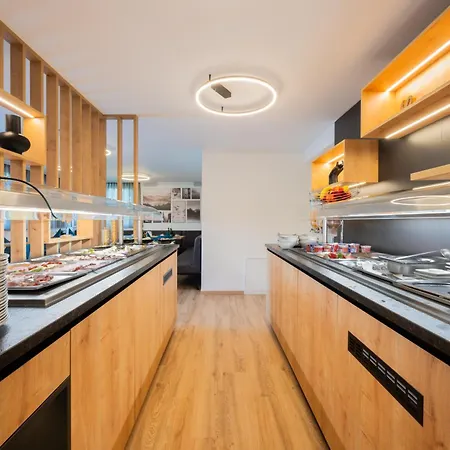 Flora 4* Velden am Wörthersee