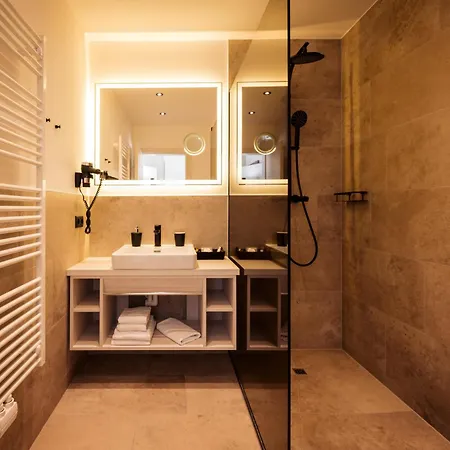 Flora Hotell 4*