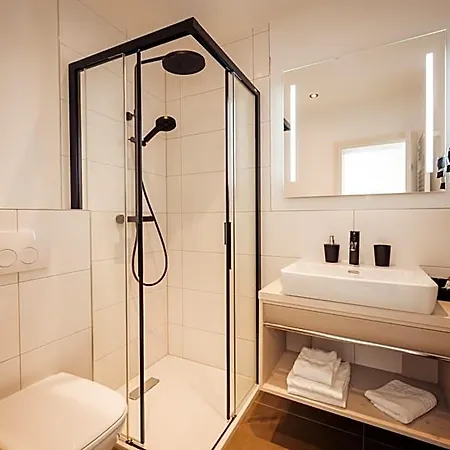 Flora Hotel 4*